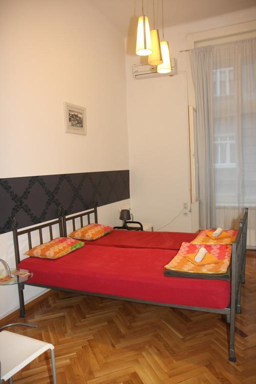 Time Hostel Belgrad Zimmer foto